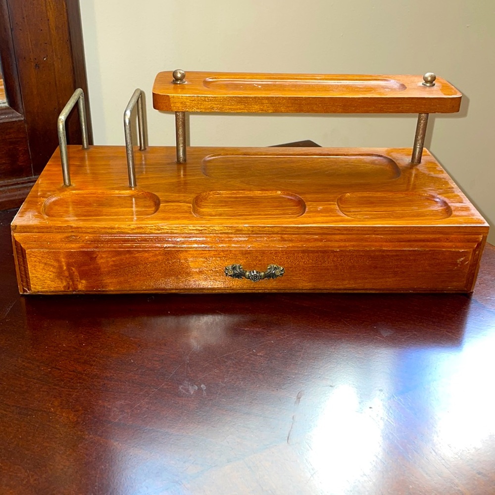 Vintage wooden jewelry/valet